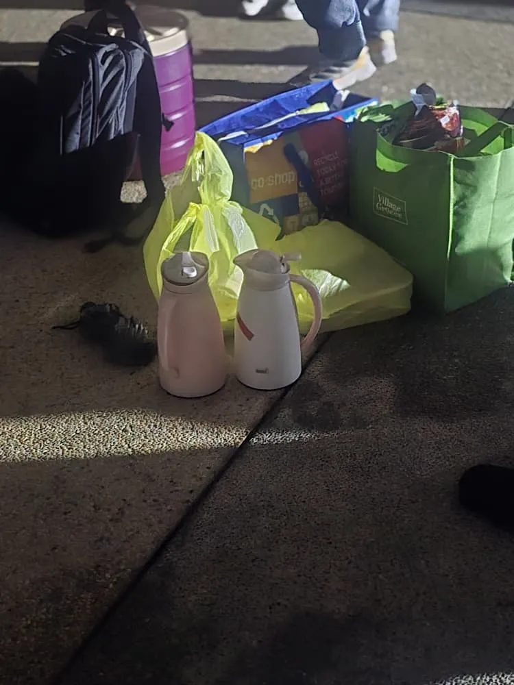 دلة الشاي ومعدات النزهة